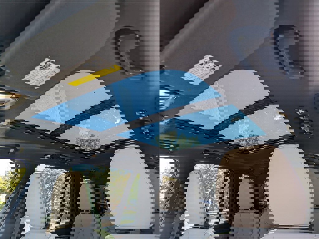 New 2026 Volvo XC90 T8 Plus w/ Protection Package Premier image 26