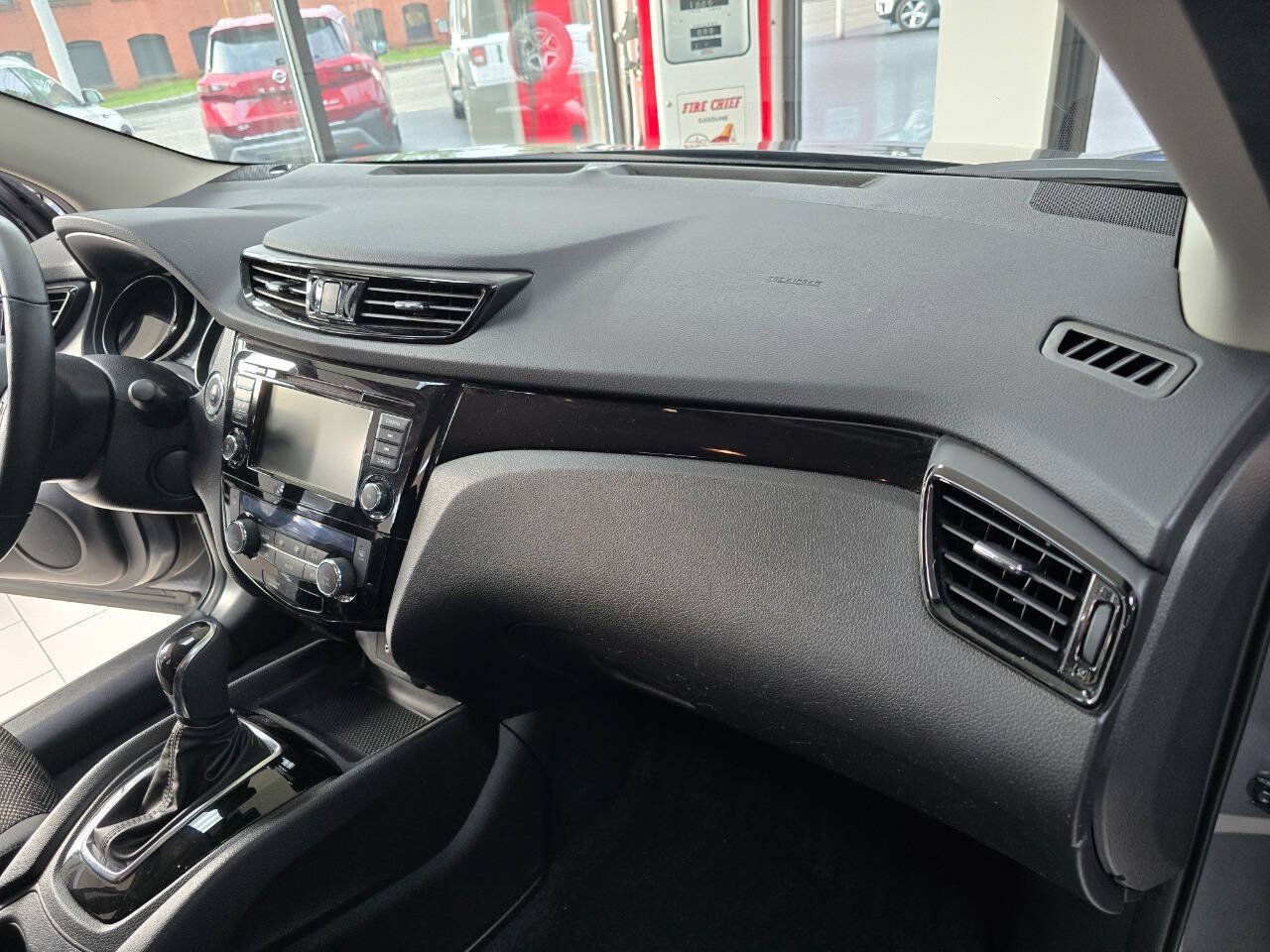 Used 2022 Nissan Rogue Sport SV AWD/4WD image 34