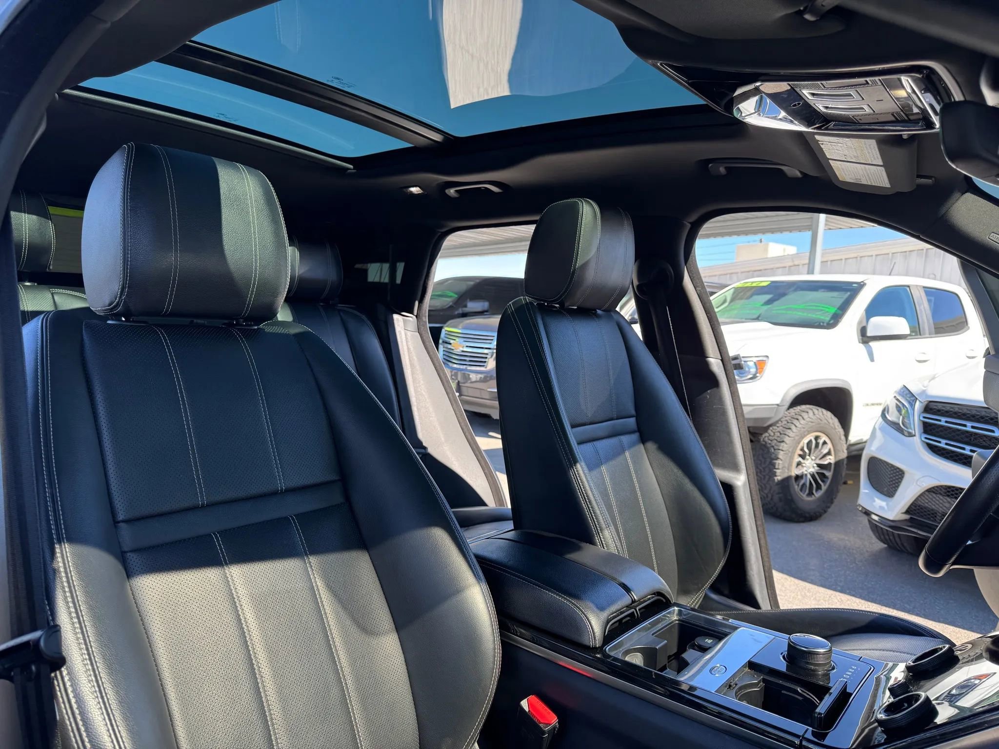 Used 2018 Land Rover Range Rover Velar S image 12