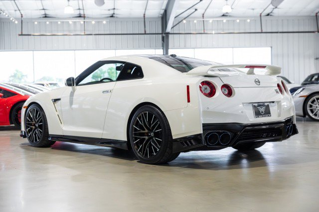 Used 2021 Nissan GT-R Premium image 4