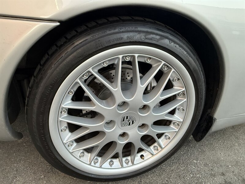 Used 2000 Porsche 911 Carrera RWD image 28