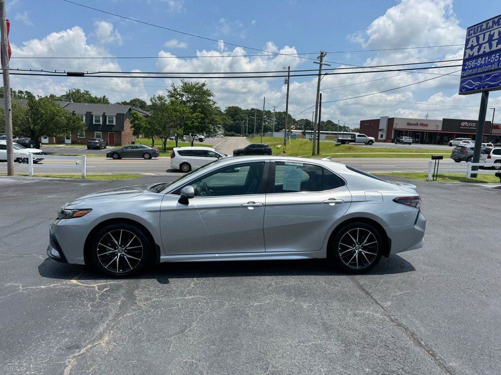 Used 2024 Toyota Camry SE AWD/4WD image 2