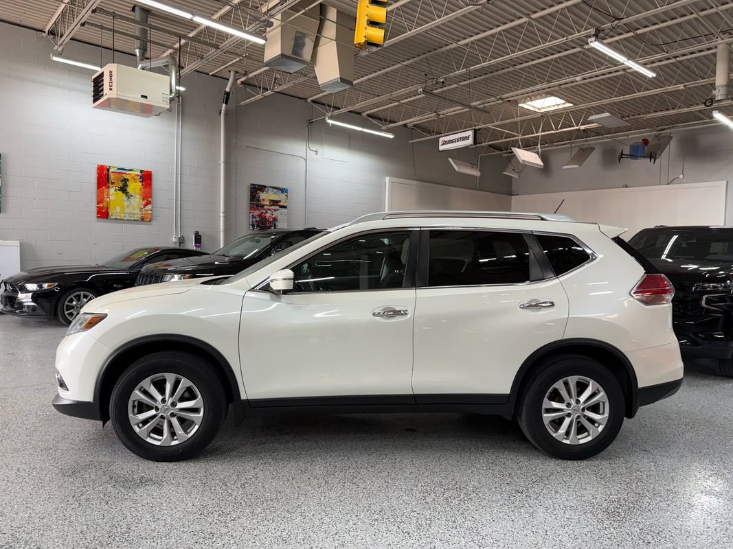 Used 2016 Nissan Rogue SV AWD/4WD image 2