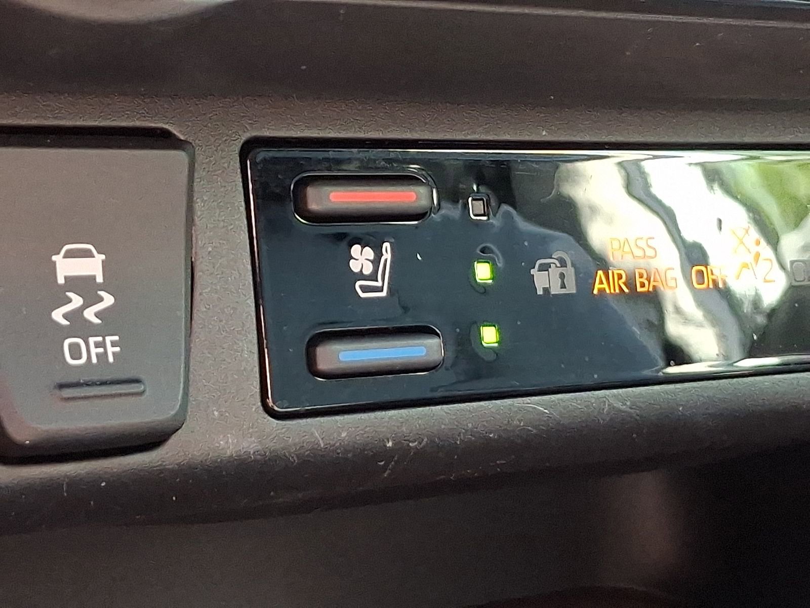 Used 2024 Toyota RAV4 Limited w/ Weather Package AWD/4WD image 26