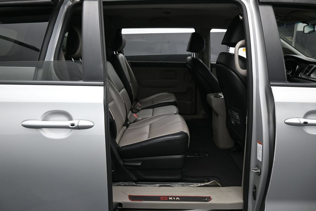 Used 2021 Kia Sedona EX FWD image 38