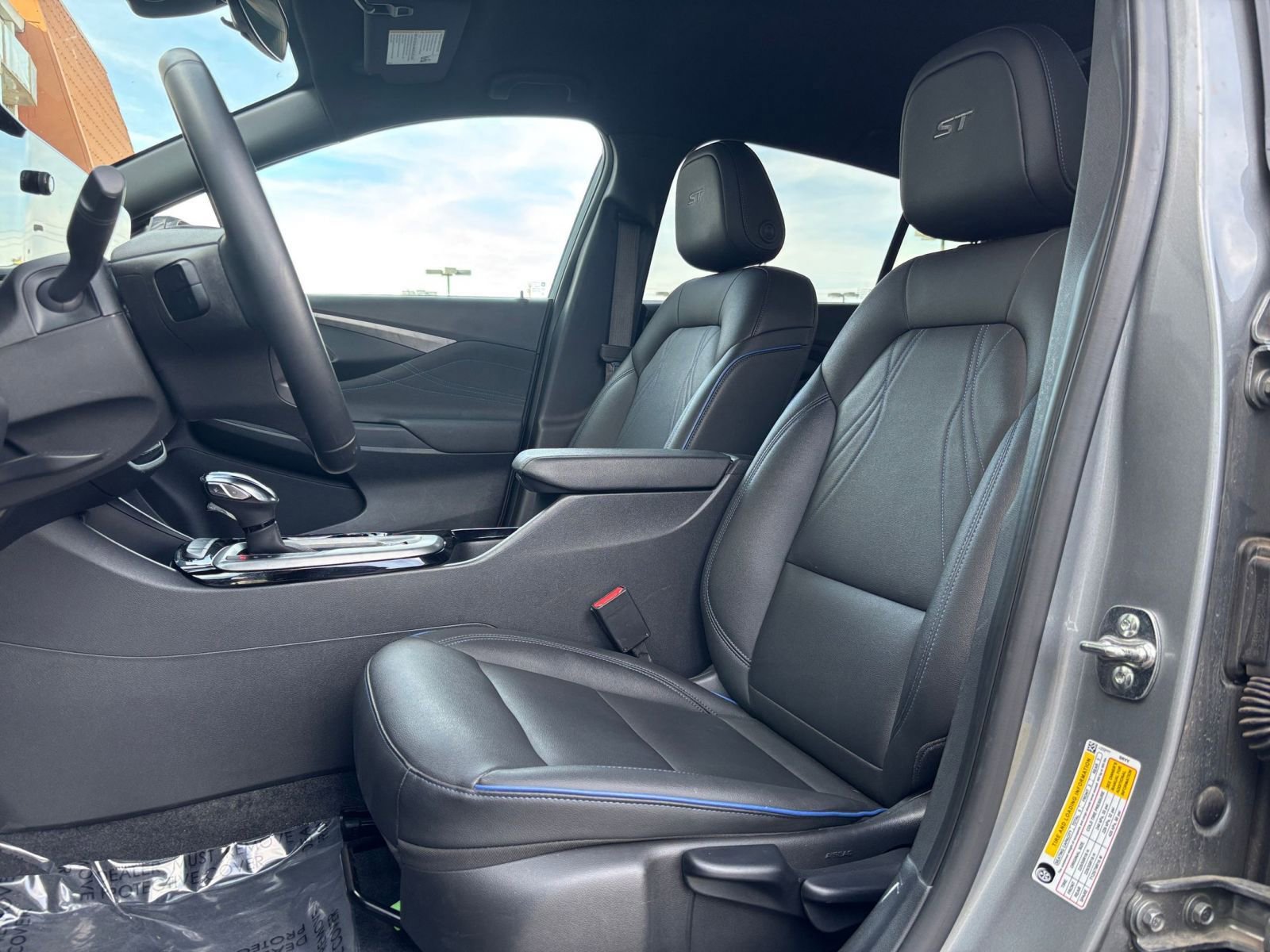 Used 2025 Buick Envista Sport Touring image 25