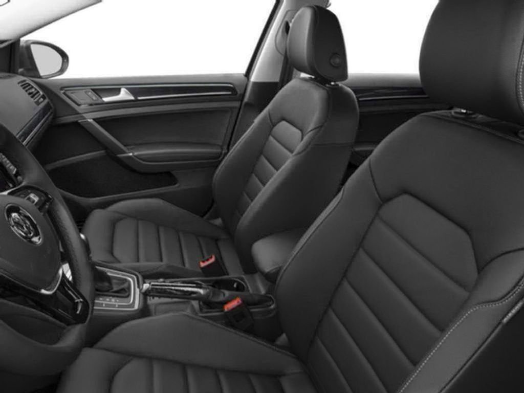 Used 2016 Volkswagen Golf S image 6