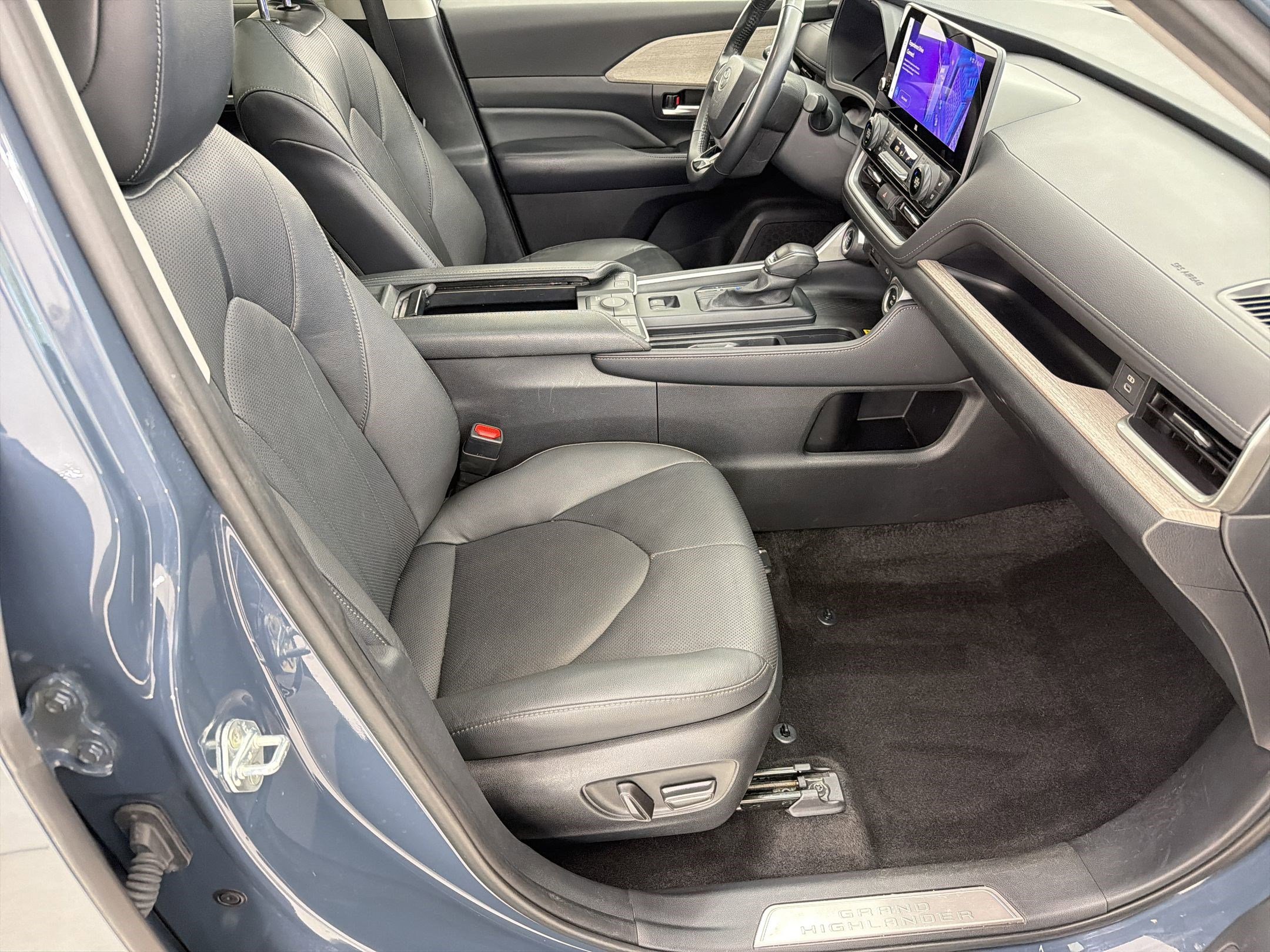 Used 2024 Toyota Grand Highlander AWD image 29