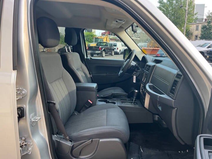 Used 2012 Jeep Liberty Sport AWD/4WD image 10