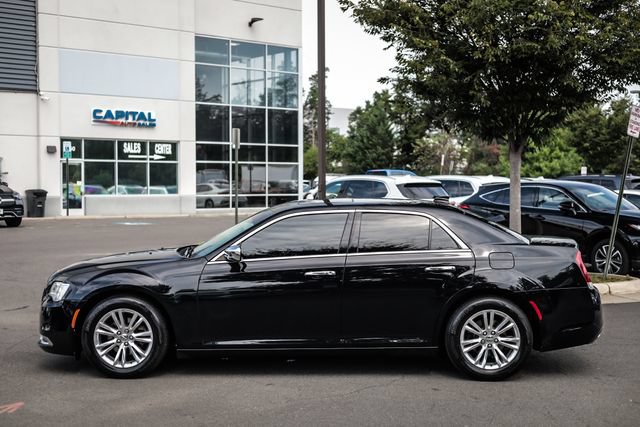 Used 2015 Chrysler 300 C RWD image 18