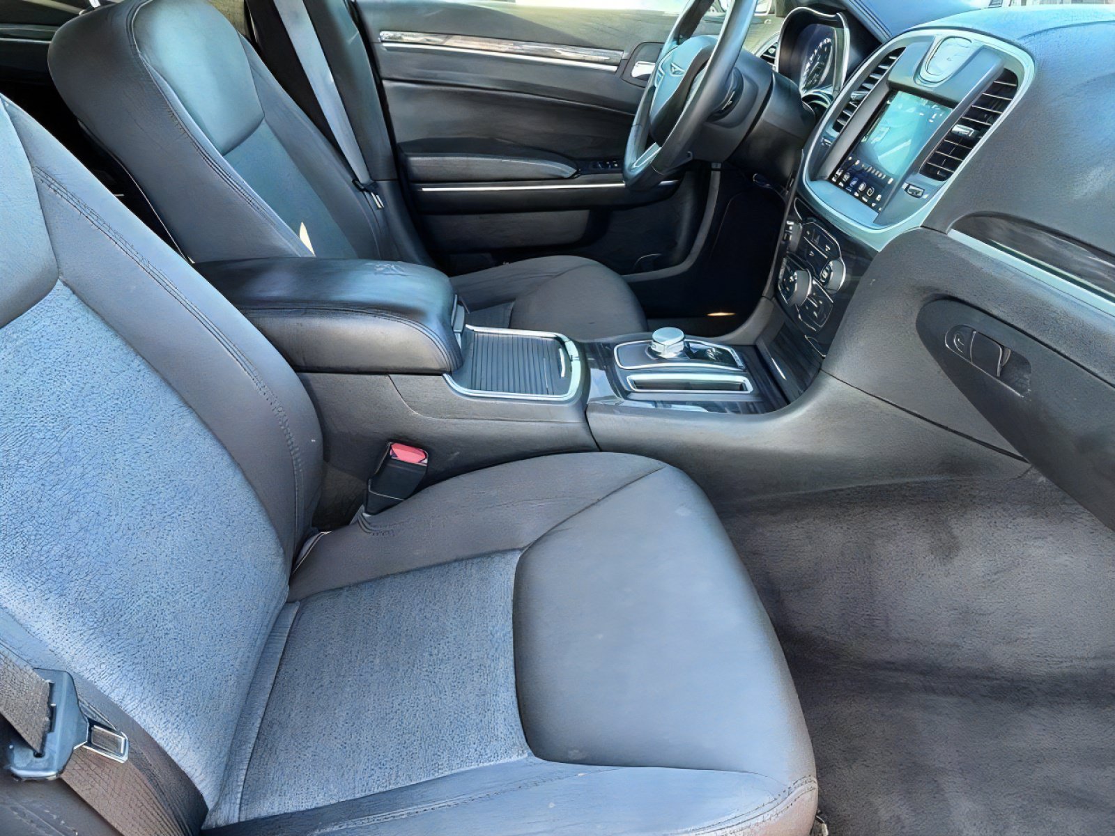 Used 2018 Chrysler 300 Touring w/ Sport Appearance Package RWD image 31