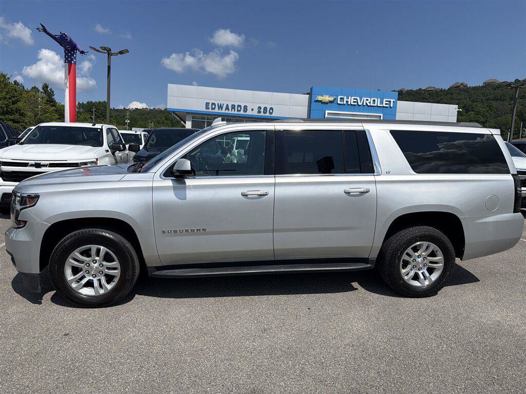 Used 2020 Chevrolet Suburban LT RWD image 2