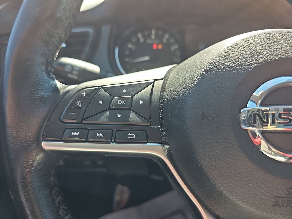 Used 2018 Nissan Rogue SL w/ Premium Package FWD image 17
