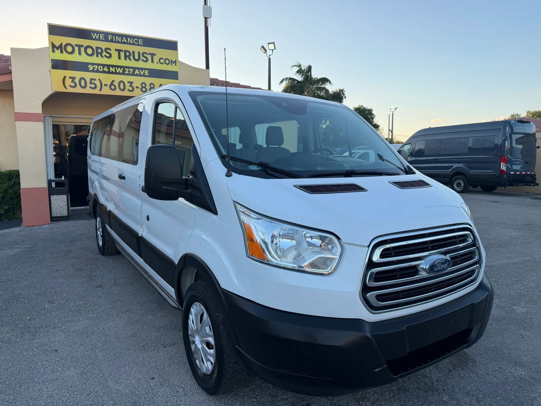 Used 2019 Ford Transit 350 XLT image 10