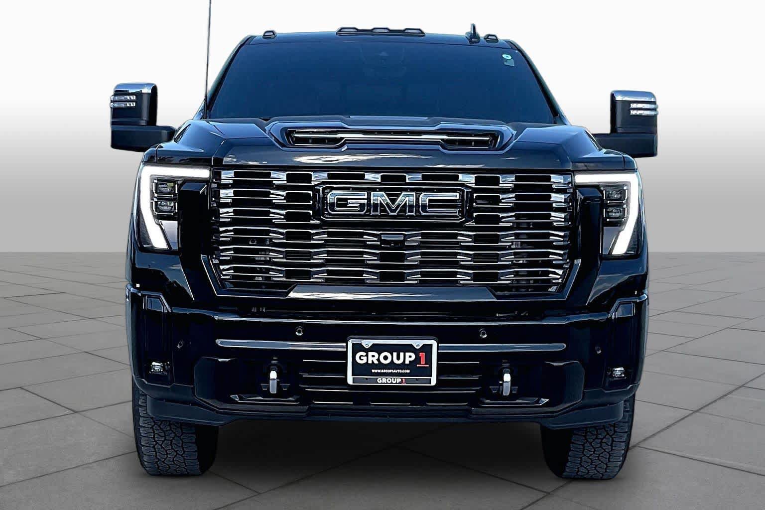 Used 2025 GMC Sierra 3500 Denali Ultimate AWD/4WD image 4