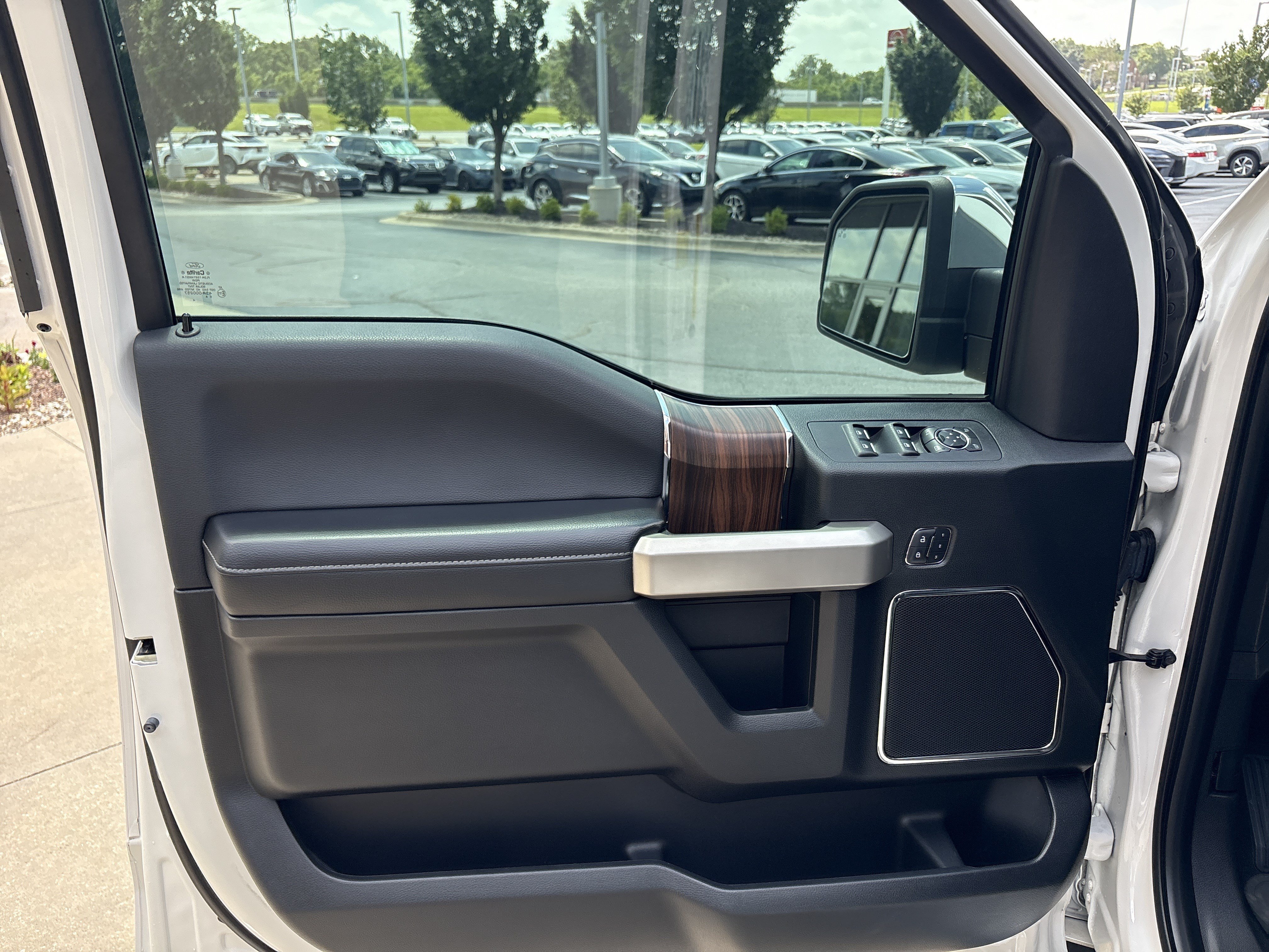 Used 2015 Ford F150 Lariat AWD/4WD image 13