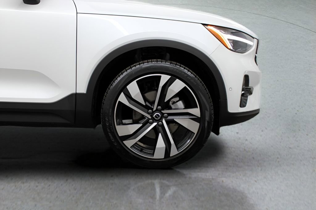 Used 2025 Volvo XC40 B5 Ultra AWD/4WD image 18
