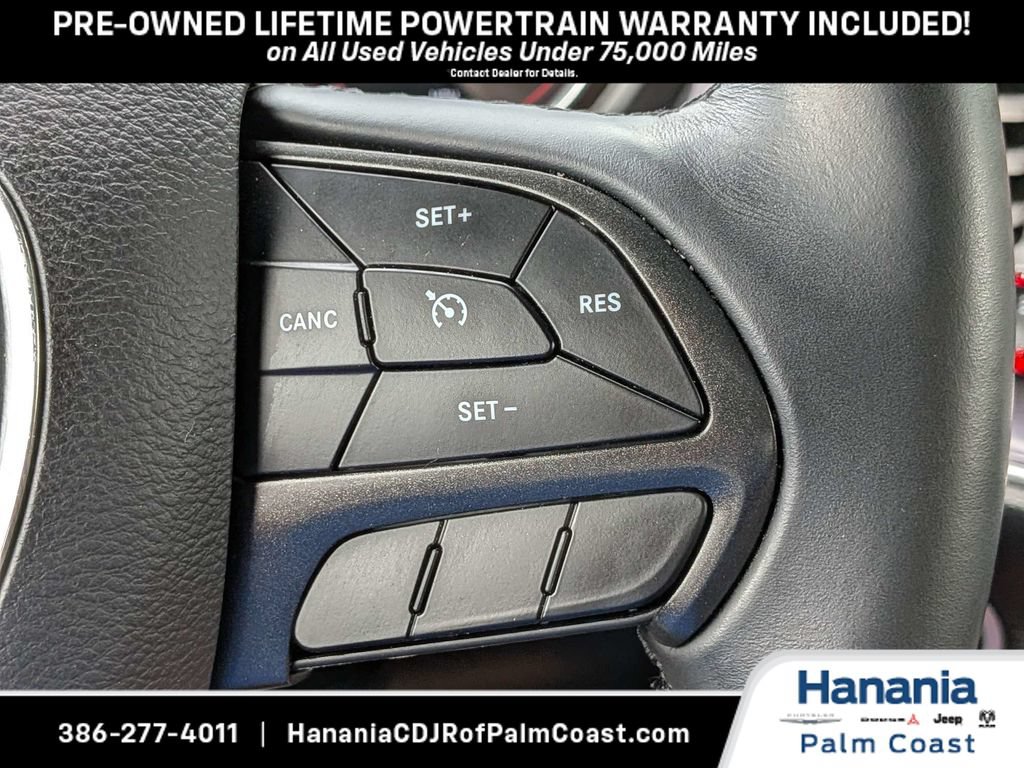 Used 2017 Dodge Challenger R/T RWD image 21
