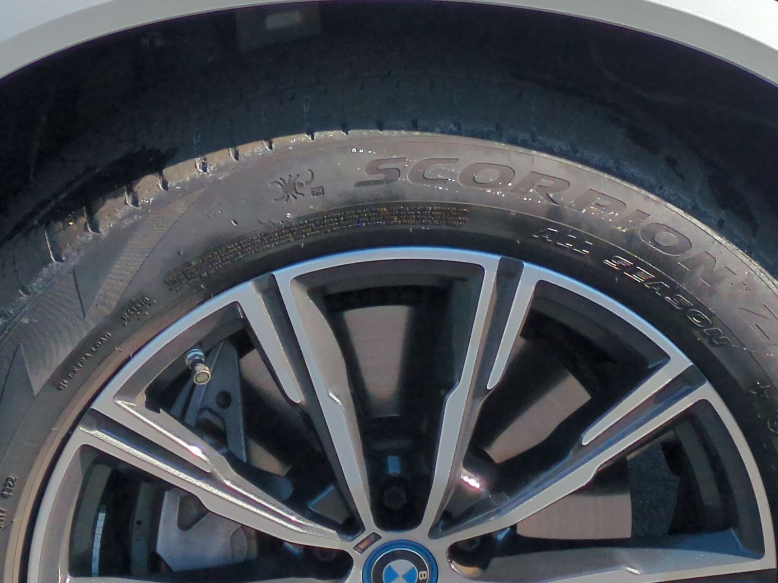 Used 2023 BMW X5 xDrive45e w/ M Sport Package image 12