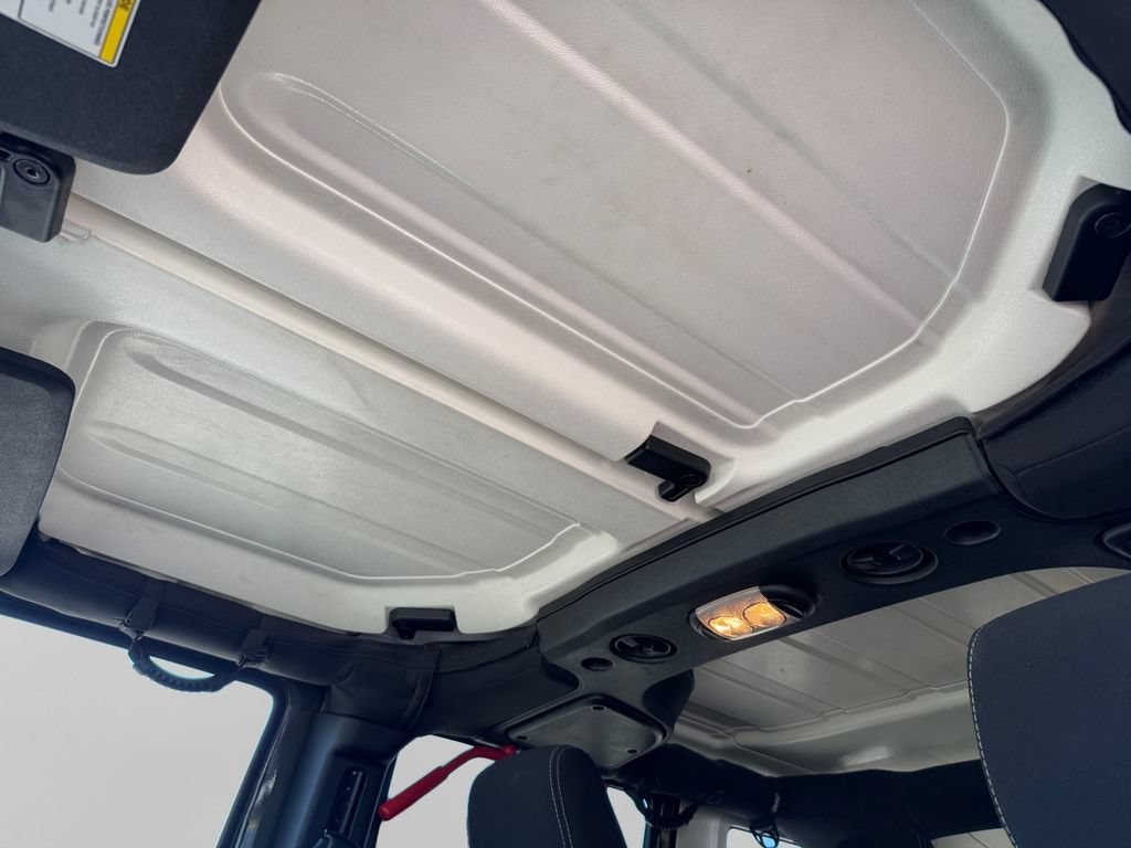 Used 2016 Jeep Wrangler Unlimited Rubicon w/ Connectivity Group AWD/4WD image 19