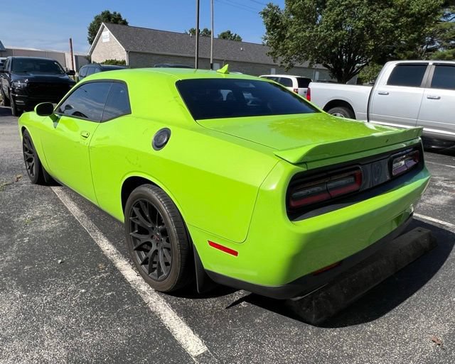 Used 2015 Dodge Challenger SRT w/ Technology Group RWD image 7