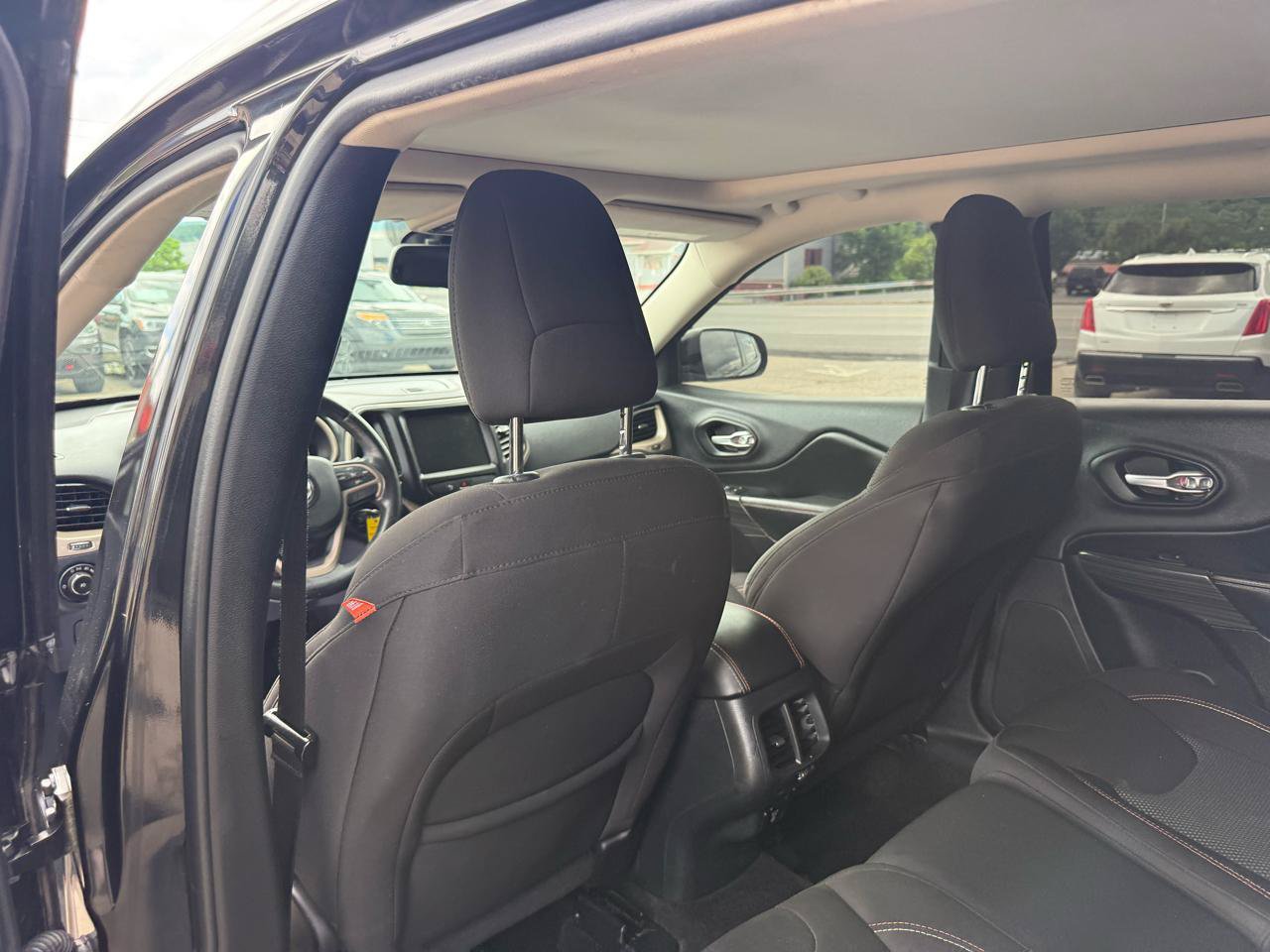 Used 2016 Jeep Cherokee 75th Anniversary AWD/4WD image 31