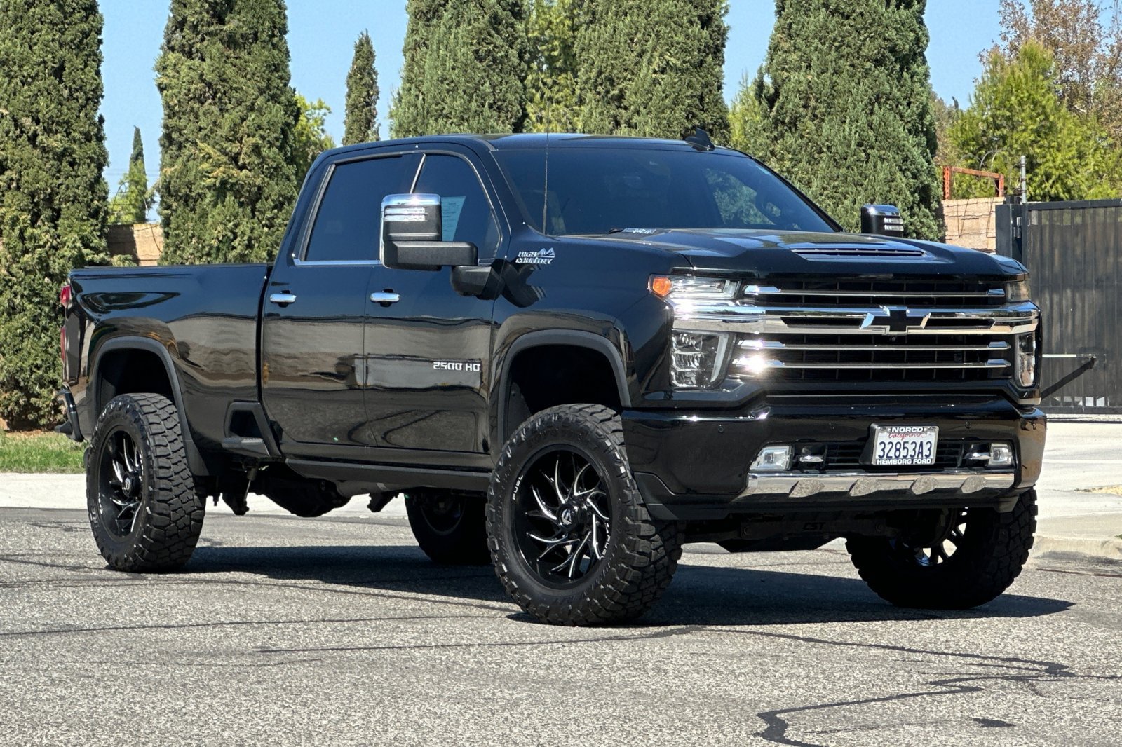 Used 2020 Chevrolet Silverado 2500 High Country w/ Technology Package AWD/4WD image 2