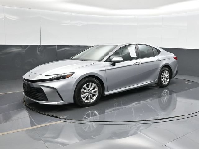 Used 2025 Toyota Camry LE FWD image 9