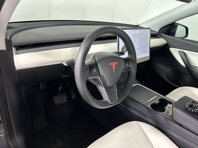 Used 2021 Tesla Model Y Long Range image 13