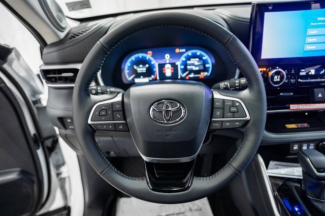 New 2026 Toyota Highlander Platinum image 31
