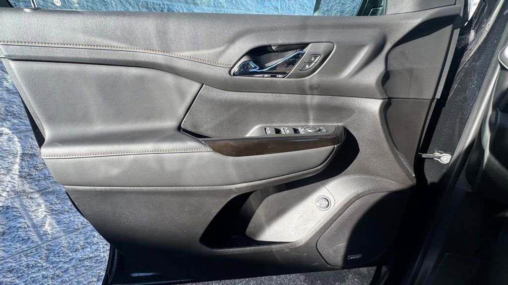 Used 2023 GMC Acadia AT4 image 18