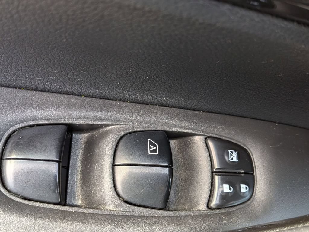 Used 2020 Nissan Rogue SV AWD/4WD image 15