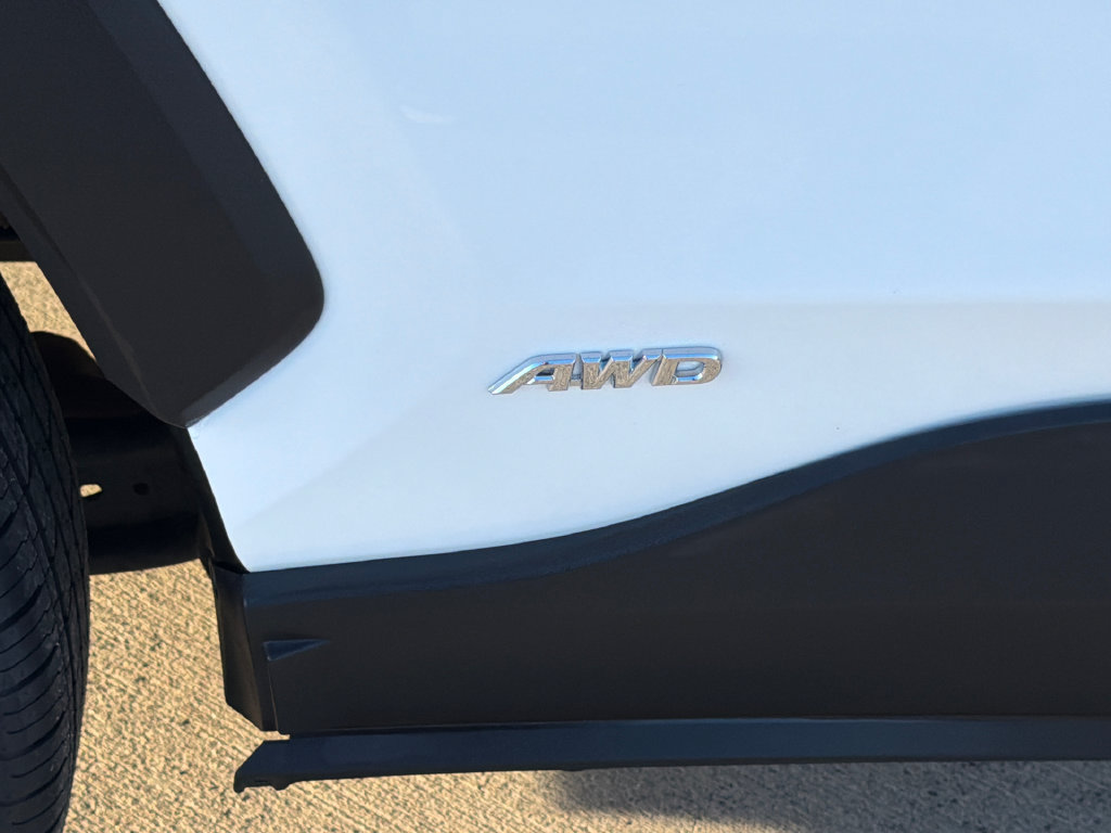 Used 2025 Toyota RAV4 XLE AWD/4WD image 8