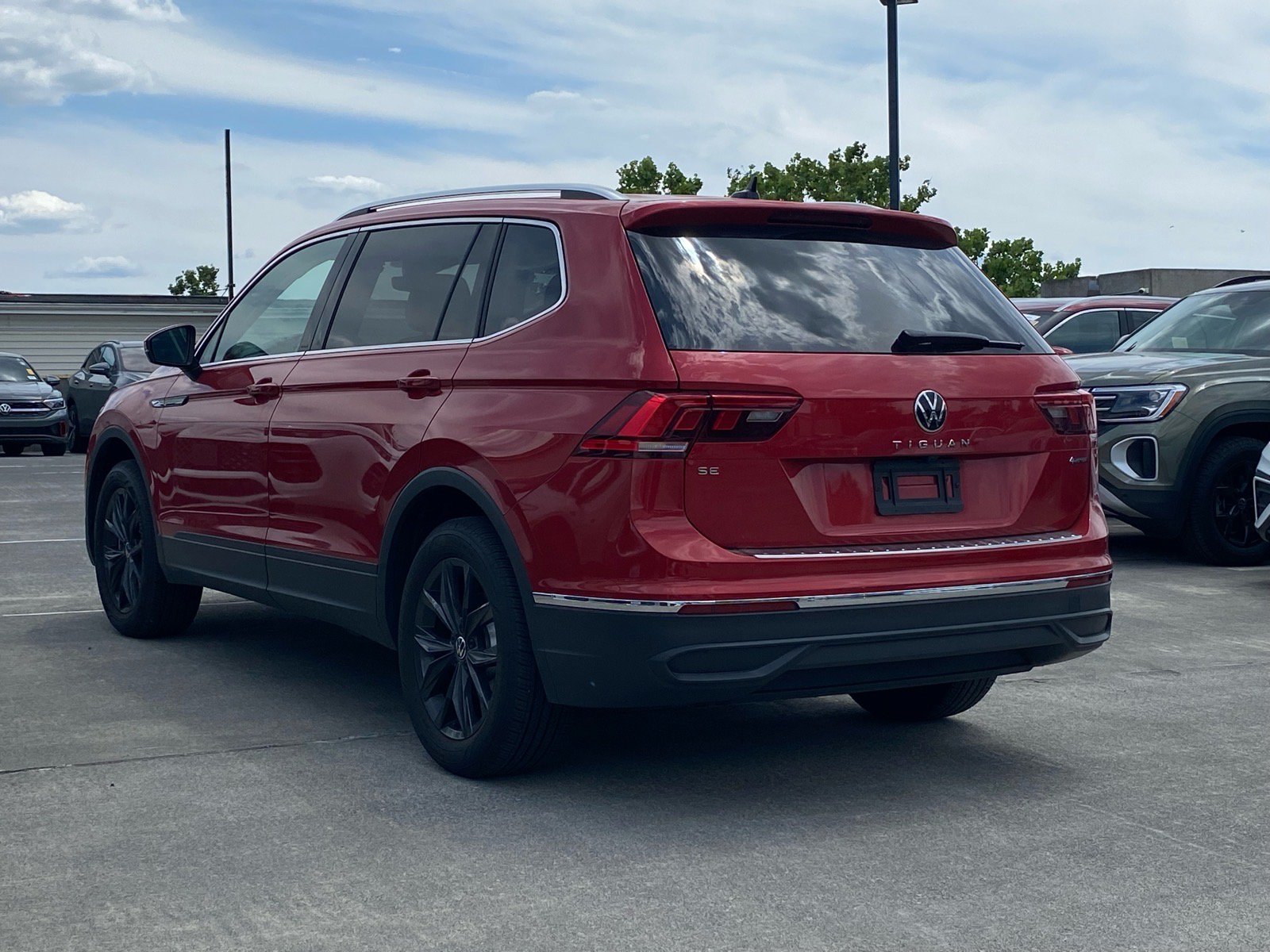 Certified 2024 Volkswagen Tiguan SE AWD/4WD image 5