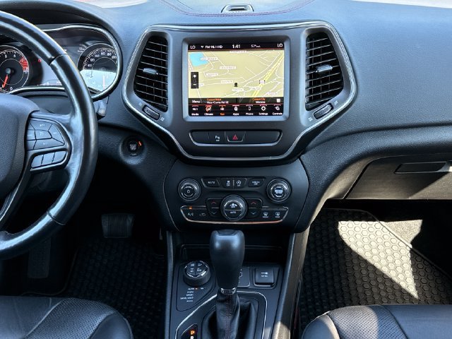 Used 2021 Jeep Cherokee Trailhawk AWD/4WD image 11