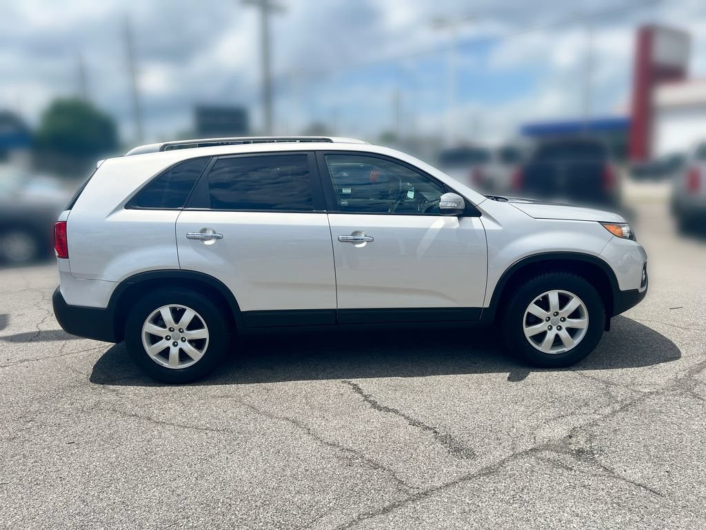 Used 2012 Kia Sorento LX w/ Convenience Pkg FWD image 9