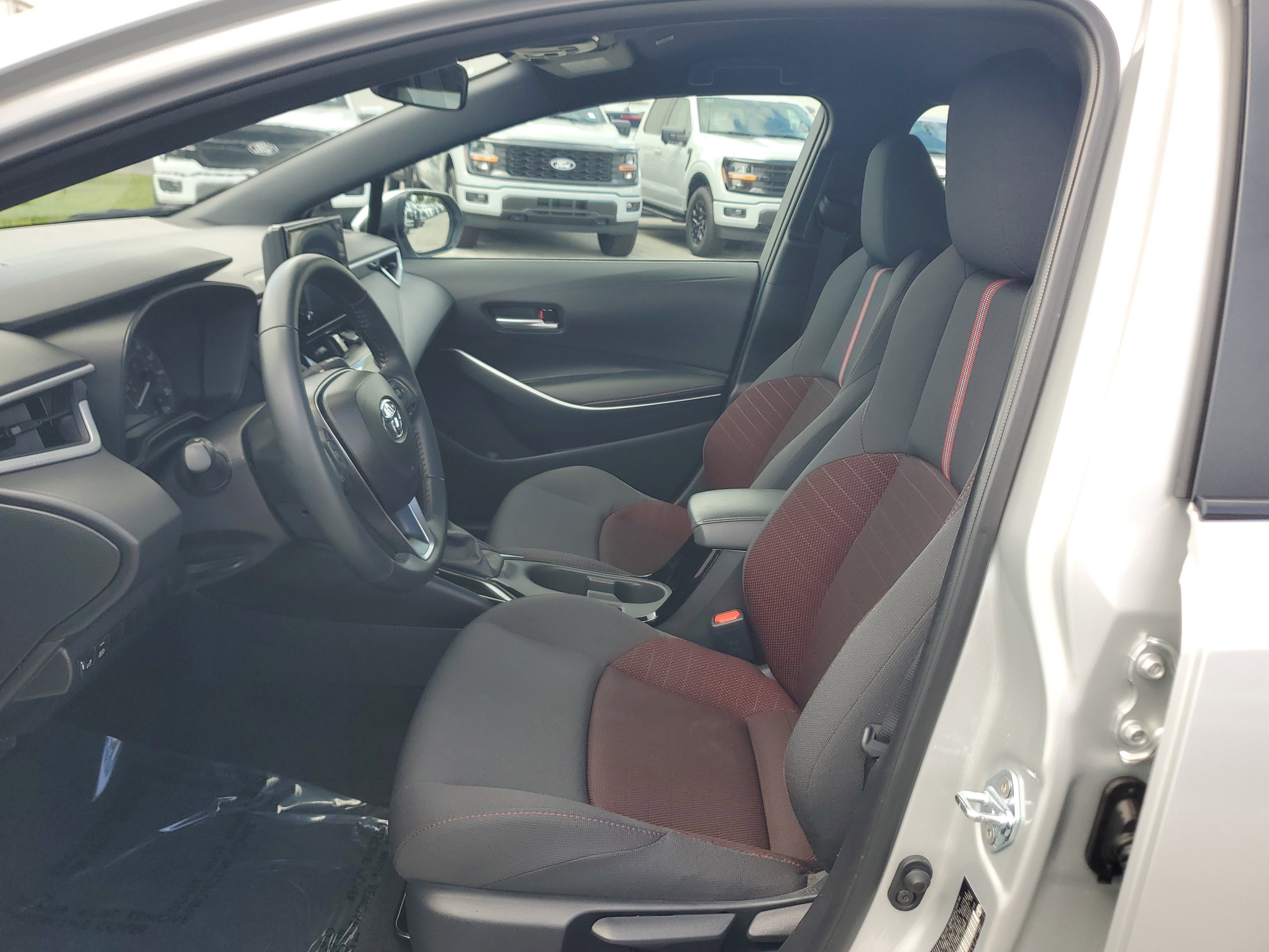 Used 2025 Toyota Corolla SE image 11