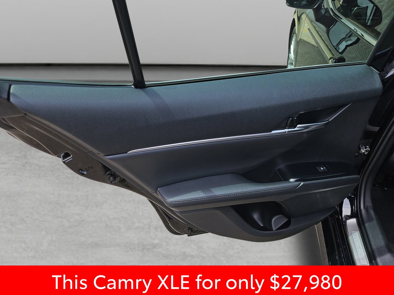 Used 2020 Toyota Camry XLE FWD image 35