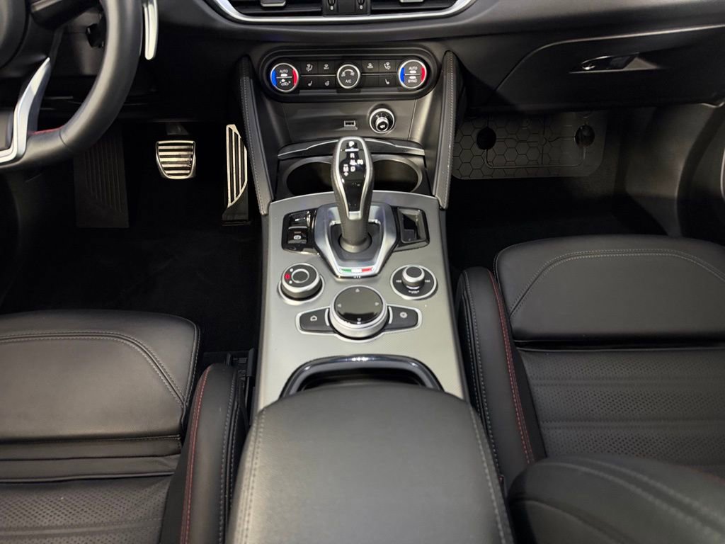 Used 2024 Alfa Romeo Stelvio AWD image 17