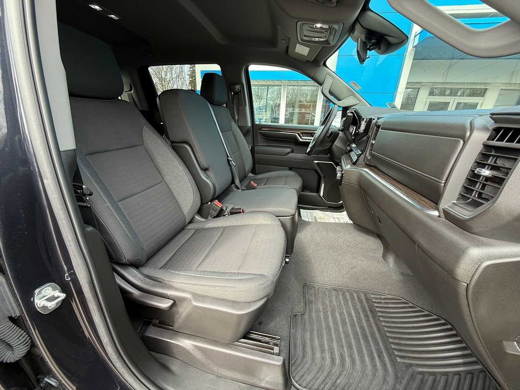Used 2024 Chevrolet Silverado 1500 LT image 39