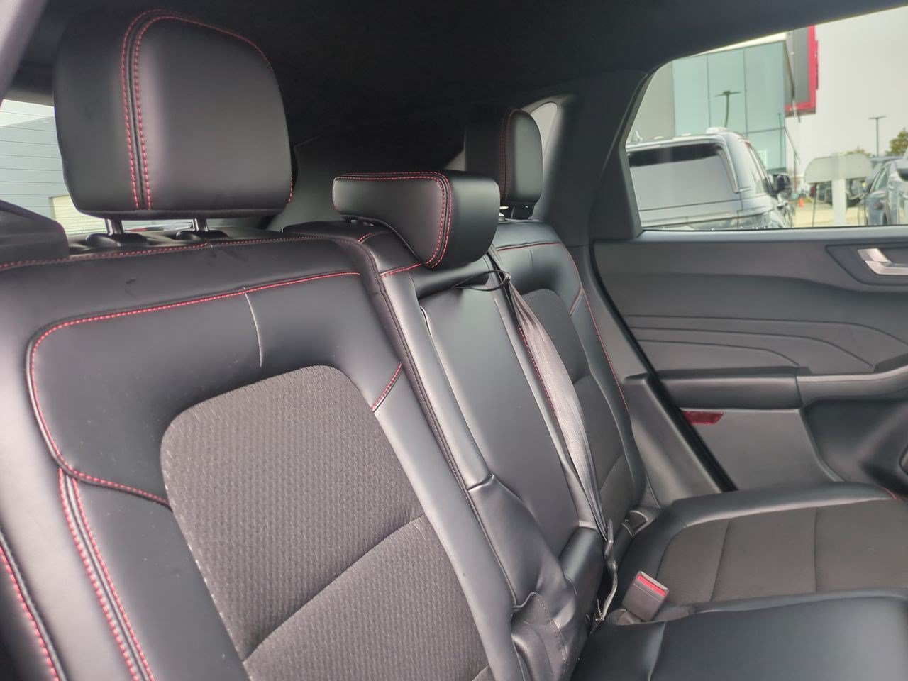 Used 2025 Ford Escape ST-Line Select AWD/4WD image 37