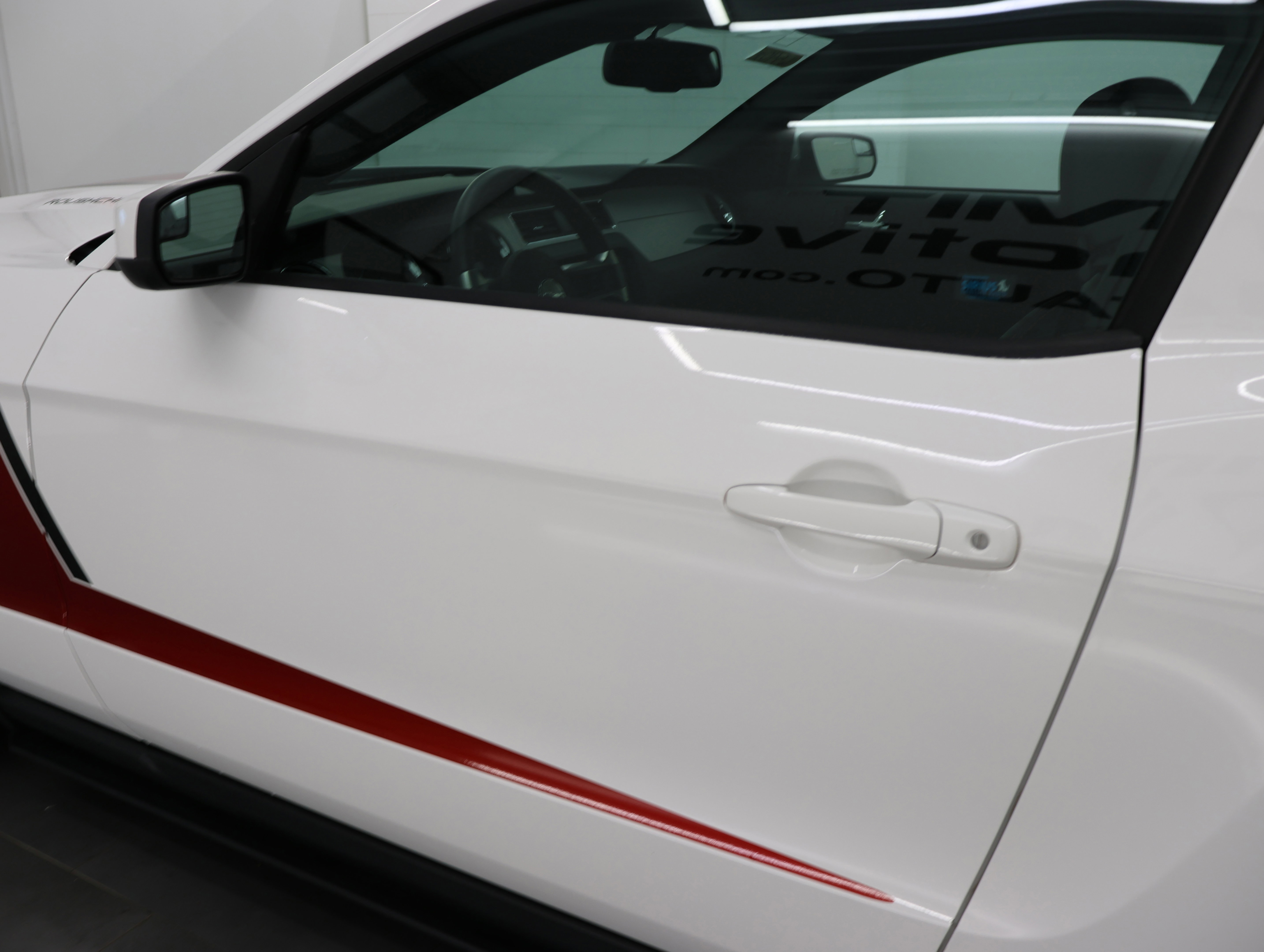 Used 2012 Ford Mustang GT Premium w/ HID Headlamps & Security Pkg RWD image 34