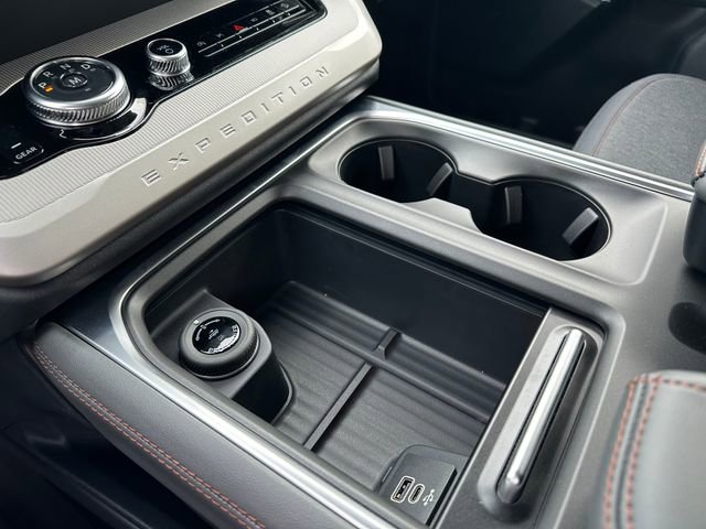 New 2025 Ford Expedition Active image 17