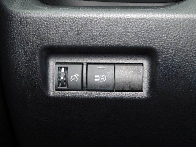 Used 2022 Toyota RAV4 LE image 26