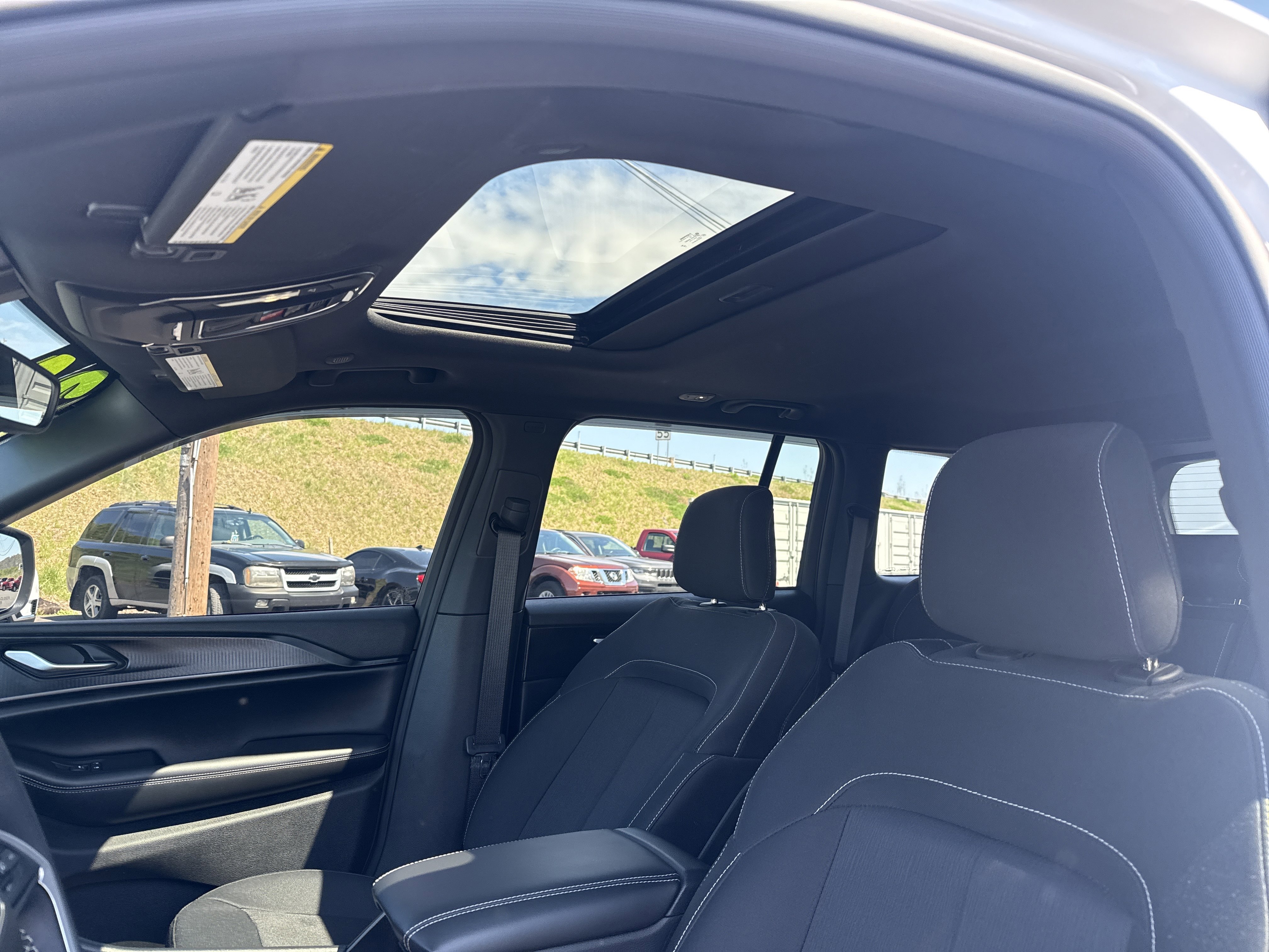 Used 2024 Jeep Grand Cherokee Laredo X w/ Trailer Tow Package AWD/4WD image 30