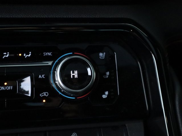 Used 2024 GMC Sierra 1500 AT4 w/ Technology Package image 43