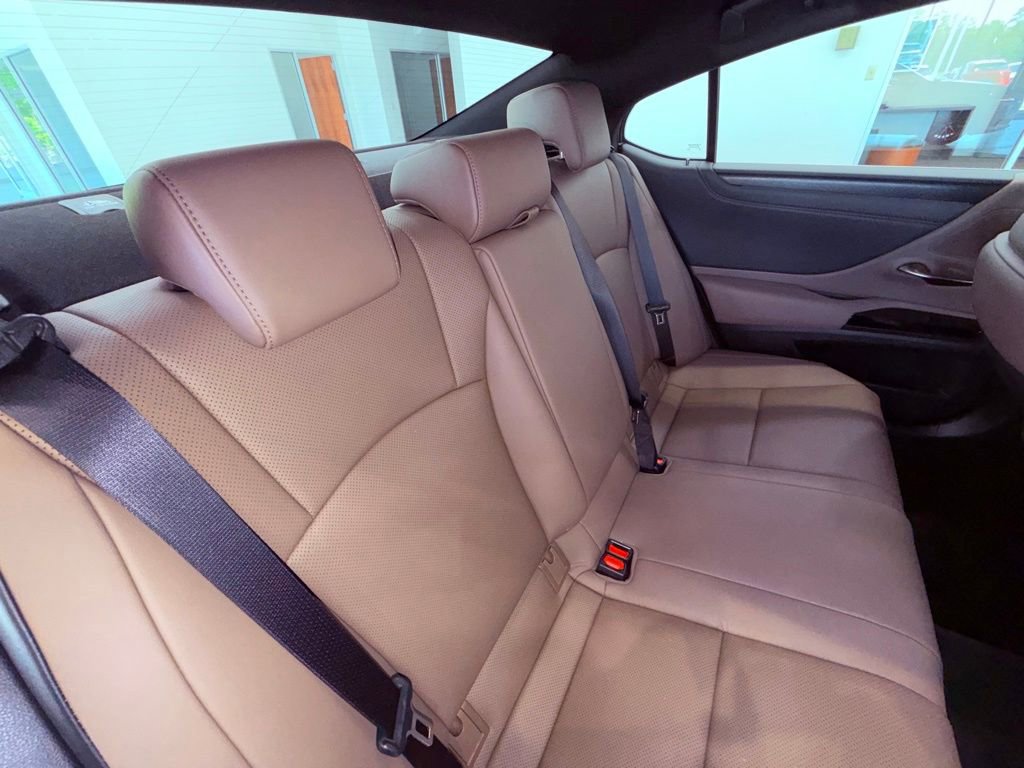 Certified 2025 Lexus ES 300h w/ Premium Package FWD image 14