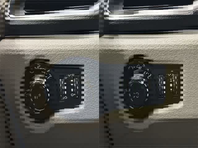 Used 2022 Chrysler Pacifica Touring-L image 19