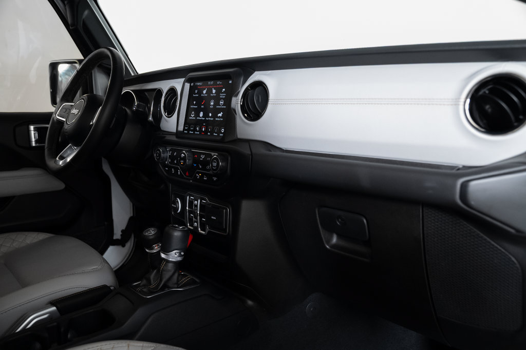 Used 2022 Jeep Wrangler Unlimited Sahara AWD/4WD image 38