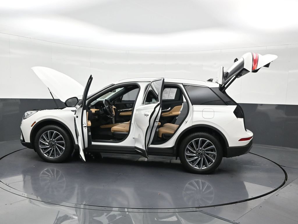 Used 2023 Lincoln Corsair Reserve image 32